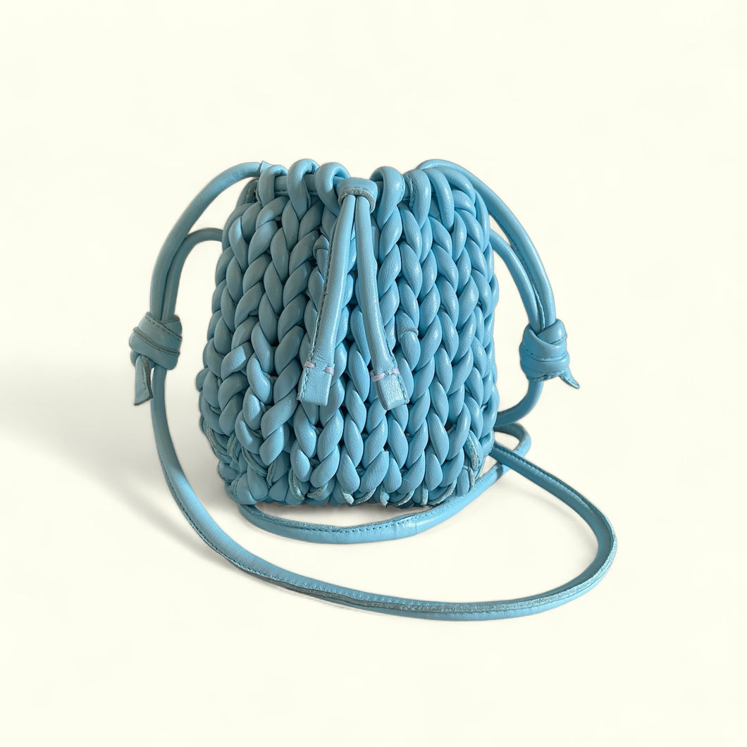 The 8 Hrs Kai Bag is the perfect day-to-night bag to carry just the essentials. Handcrafted individually in Italy by our Lab using a traditional Macrame technique.